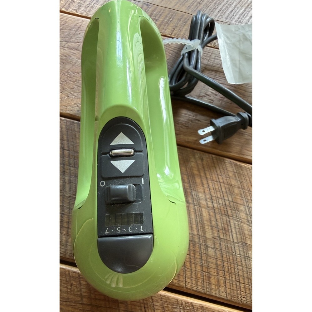 Kitchen Aid Hand Mixer Candy Apple Green 7 Speed Model KHM7211QGAO No Beaters - Picture 3 of 9
